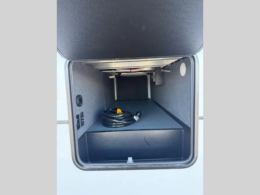 2026 Keystone Raptor 420, Photos photo 2