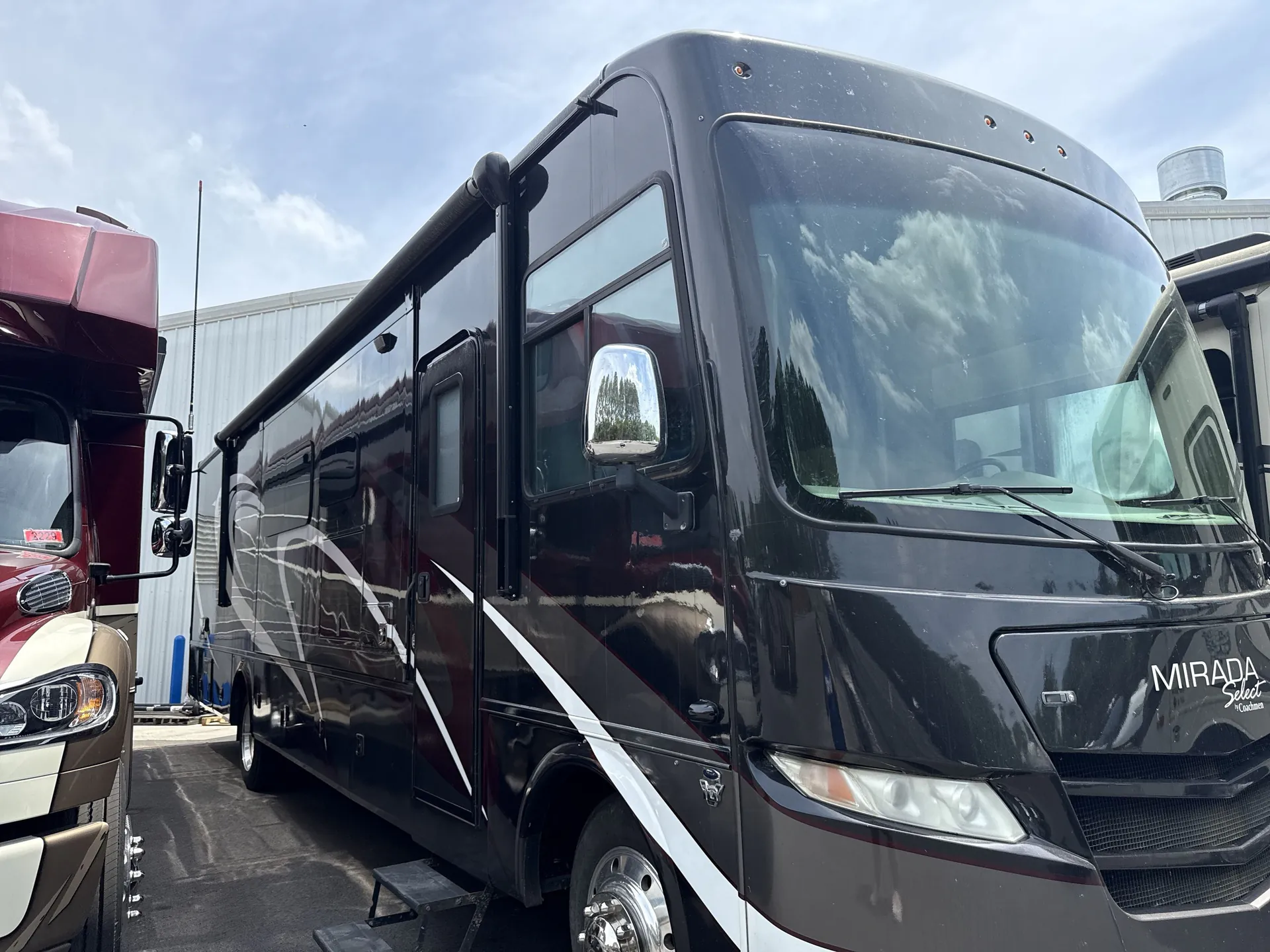 2016 Coachmen Mirada Select 37SA — campside