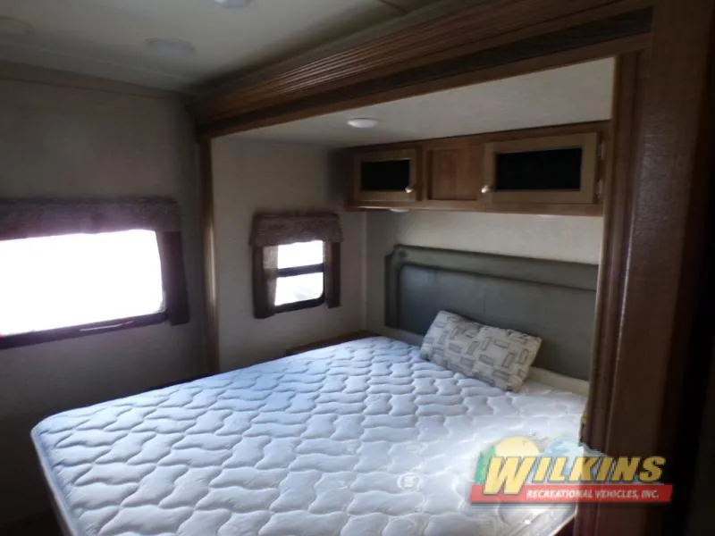 2018 Forest River RV Flagstaff V-Lite 30WTBSK - Photo 2