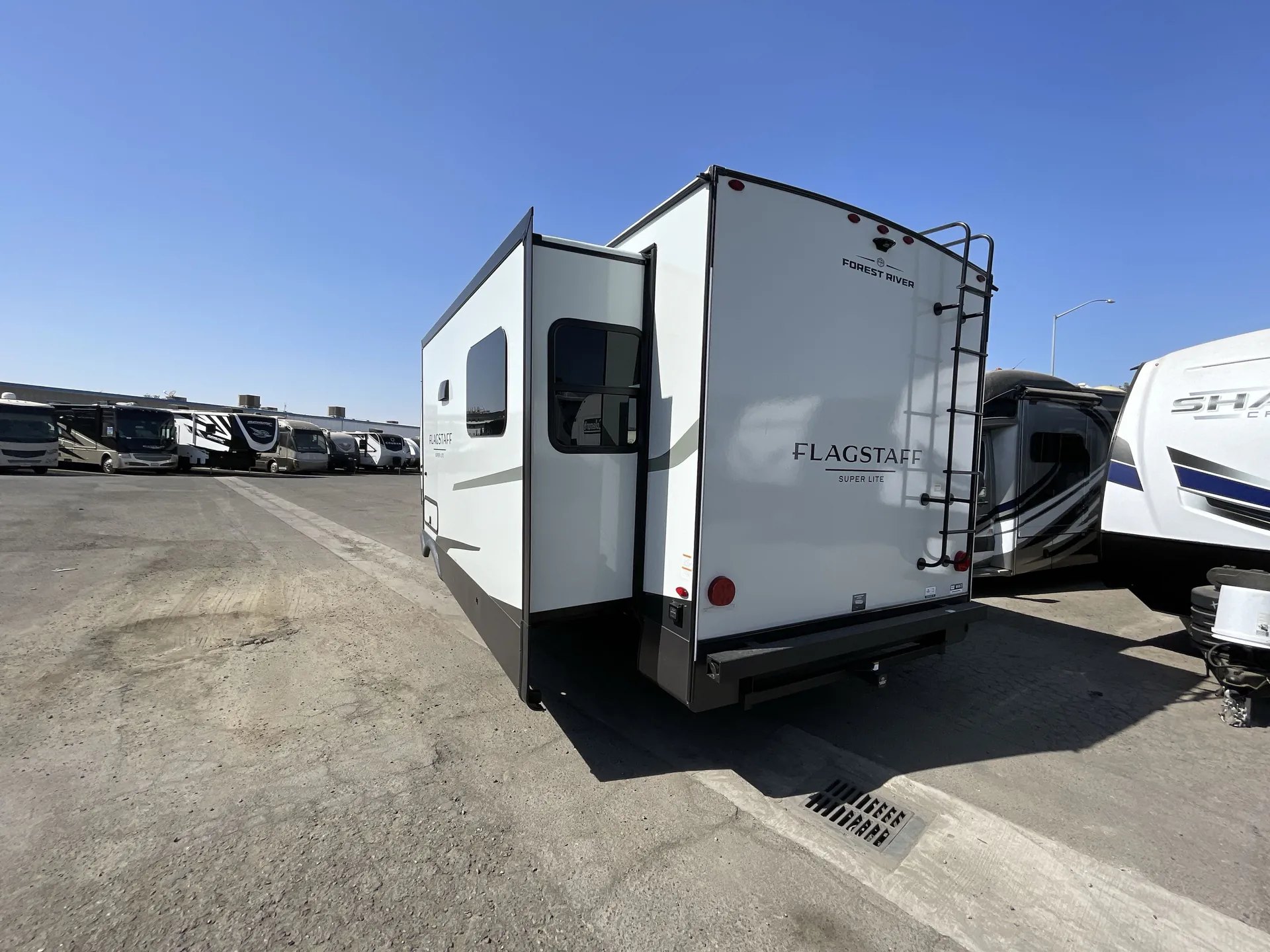 2027 Forest River Flagstaff Super Lite 29FBRL — off campside