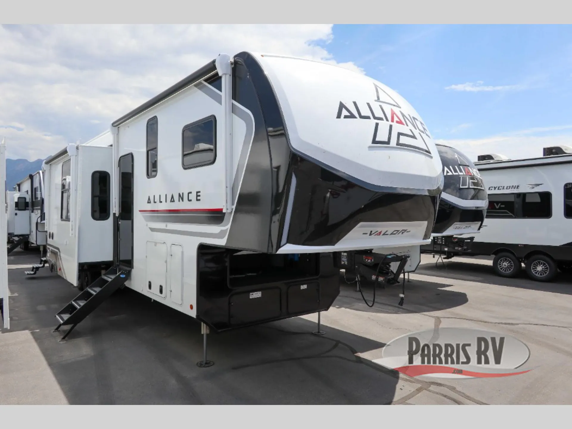 2027 Alliance RV Valor 4216 - Photo 2