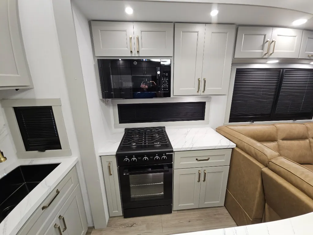 2026 Brinkley Model G 3950, Kitchen photo 4