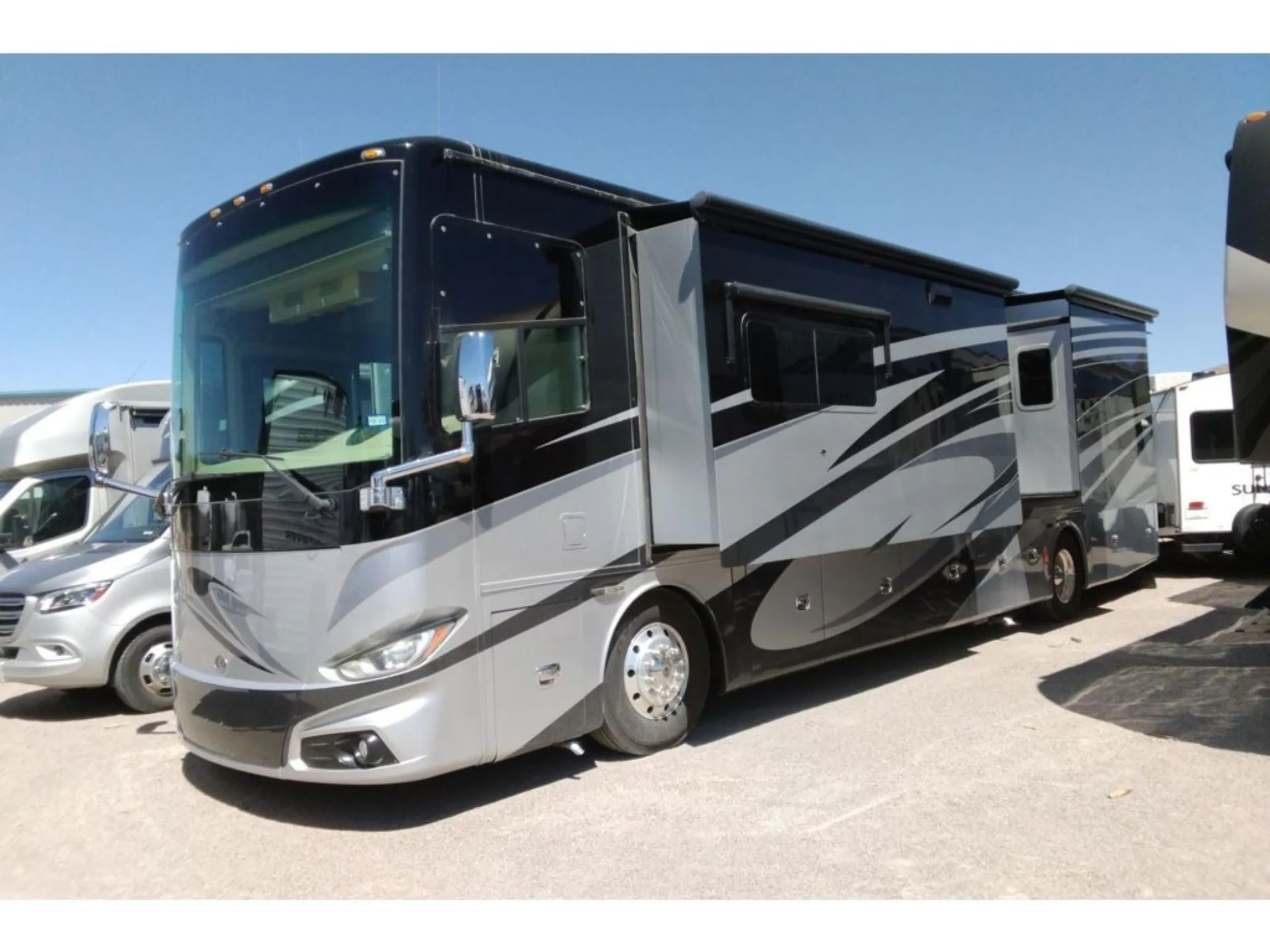 2018 Tiffin Phaeton 40 IH - Photo 2