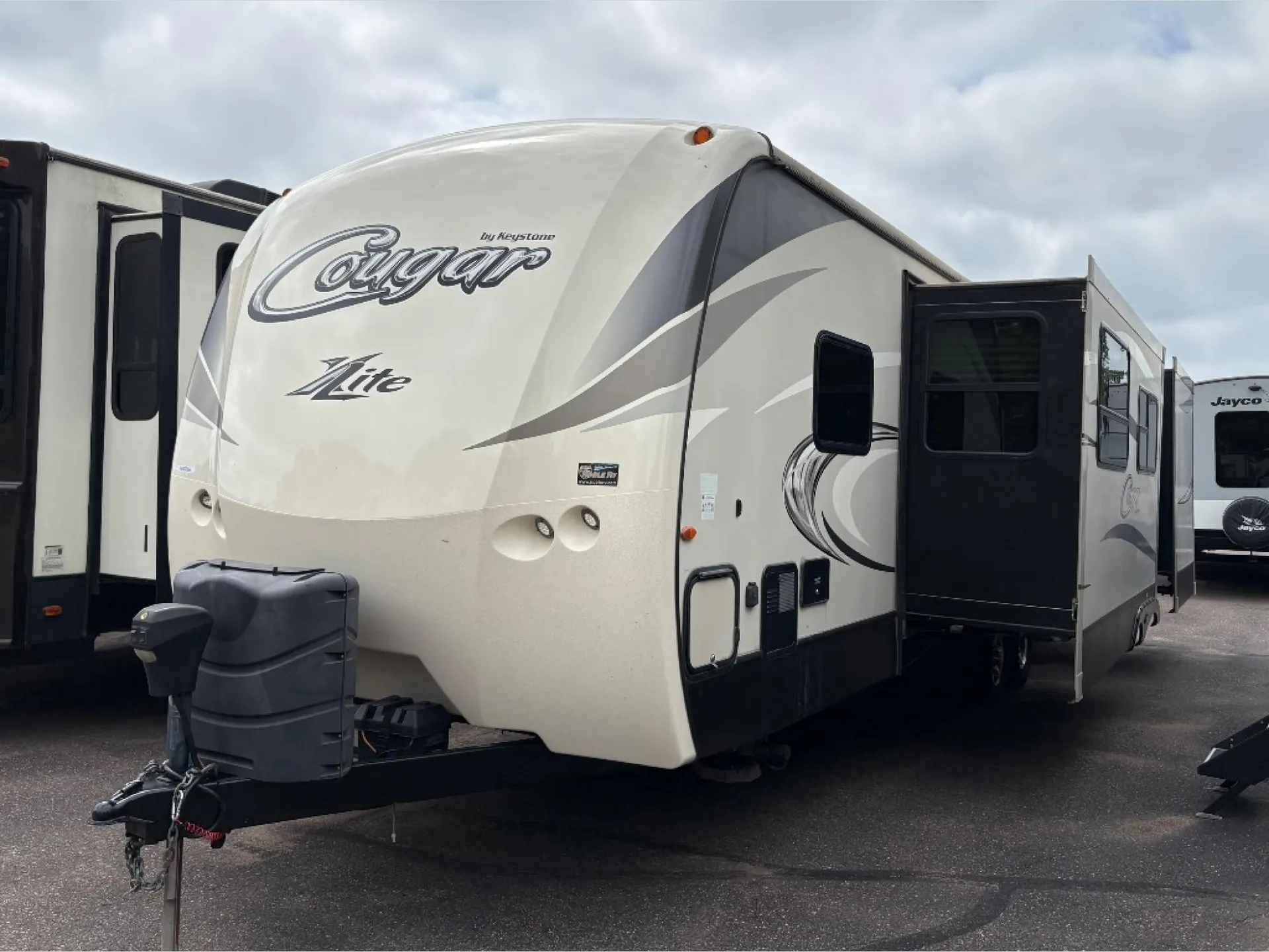 2017 Keystone Cougar XLite 32FKB - Photo 4