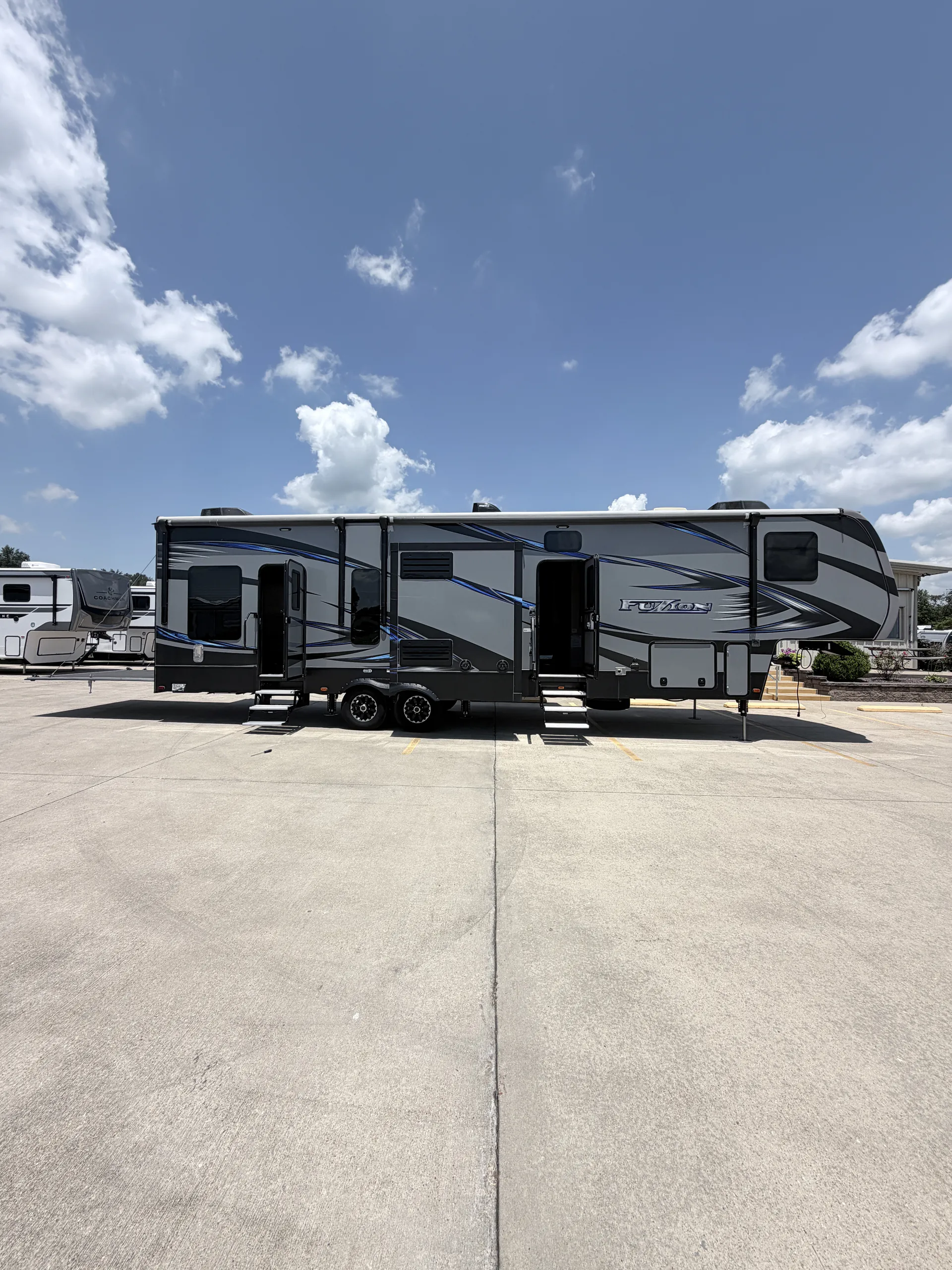 2016 Keystone Fuzion 385 - Photo 3