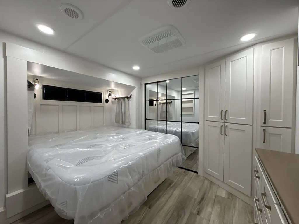 2027 Brinkley Model G 3970, Photos photo 20