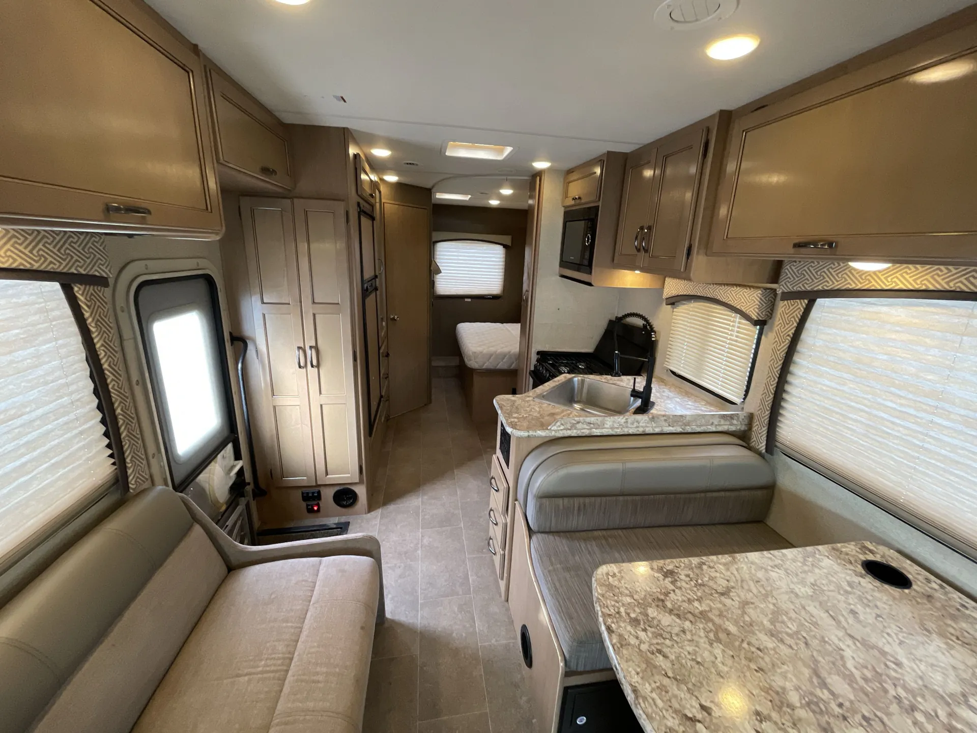 2018 Thor Motor Coach Chateau 26B — living area main
