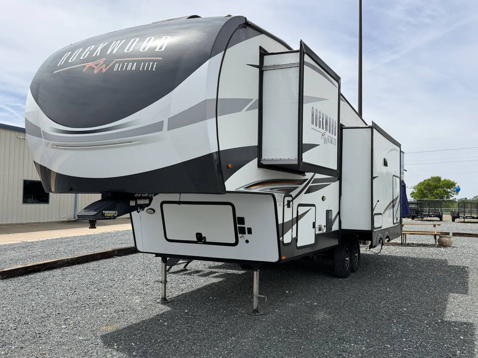 2022 Forest River Rockwood Ultra Lite 2883WS - Photo 4
