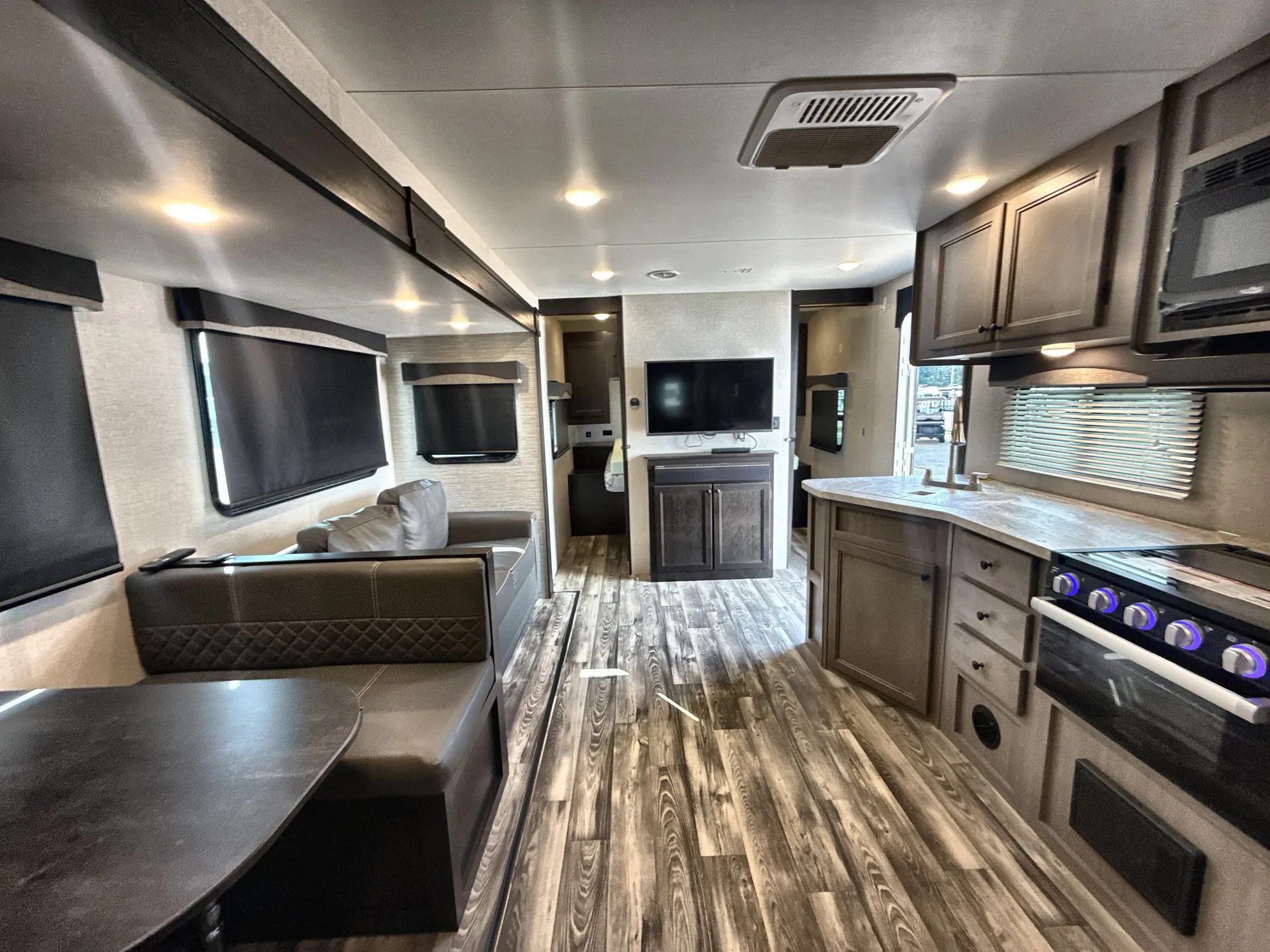 2022 Starcraft Super Lite 261BH — living area main