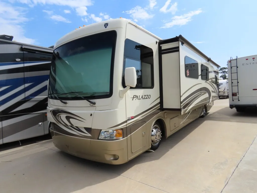 2015 Thor Motor Coach PALAZZO 36.1 Class A Diesel - Photo 3