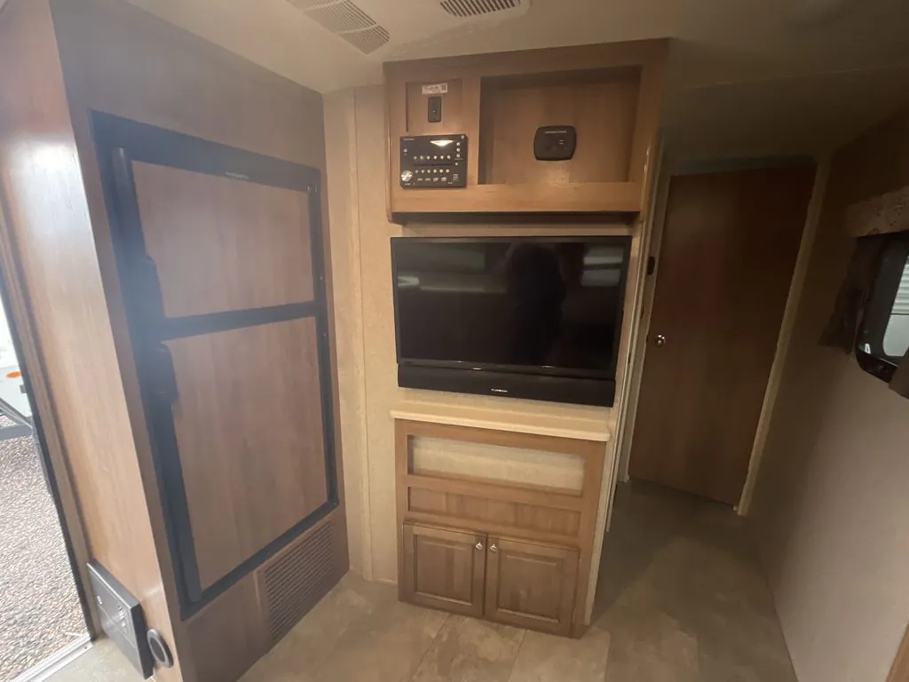 2019 Forest River Flagstaff Micro Lite 25FKS, Photos photo 10