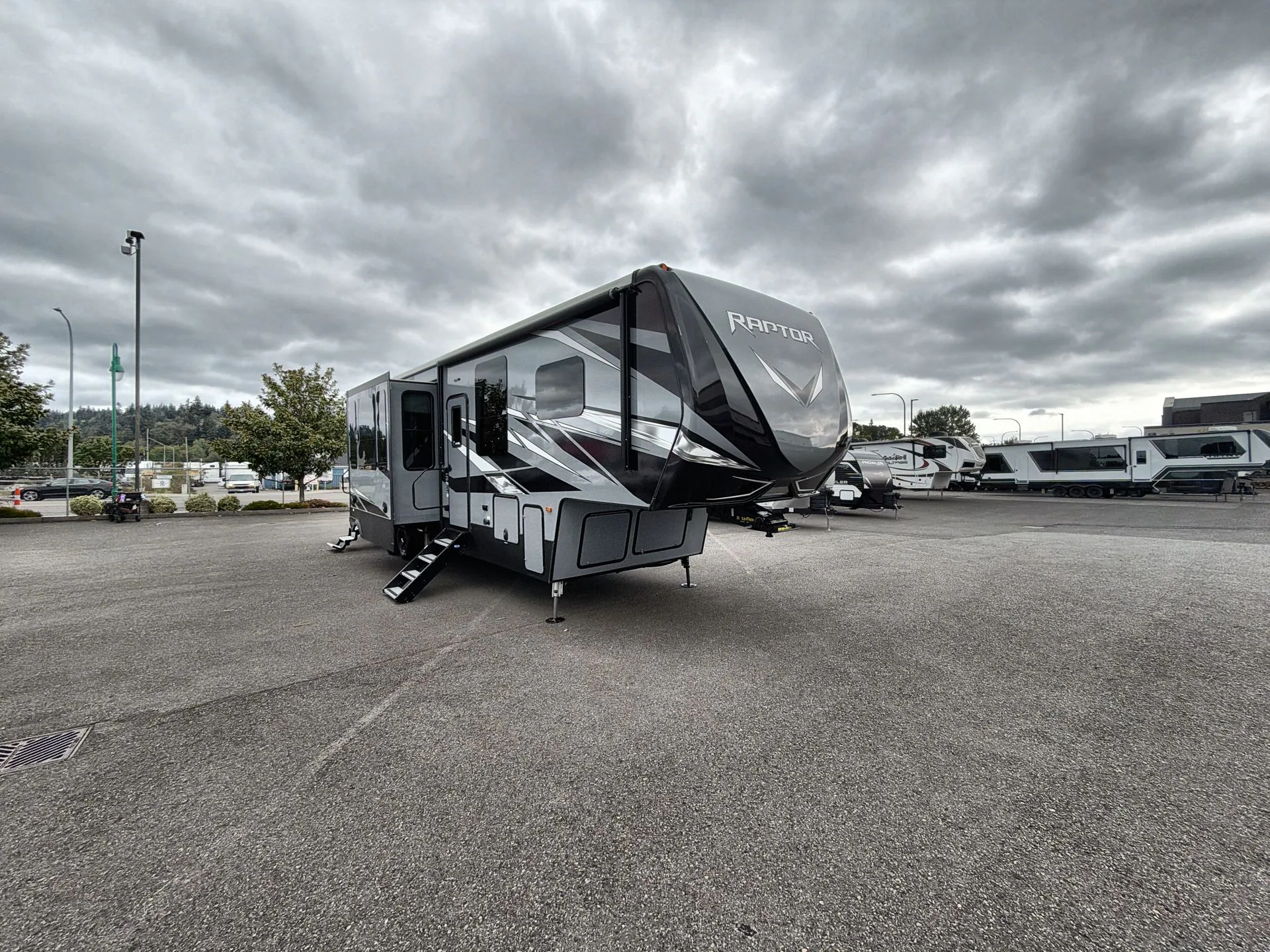 2019 Keystone Raptor 356 - Photo 3