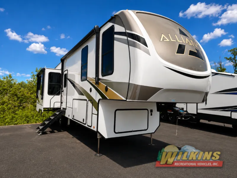 2022 Alliance RV Paradigm 340RL - Photo 2