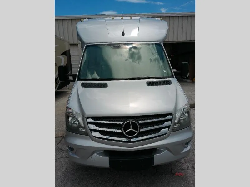 2018 Pleasure-Way Plateau XL Used    XLMB - Photo 2