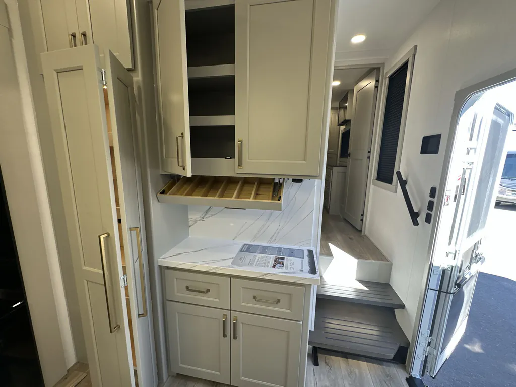 2026 Brinkley Model G 4100, Photos photo 18