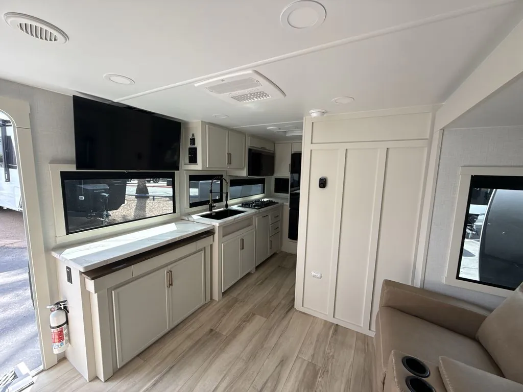 2026 Brinkley Model Ix 20X, Photos photo 23
