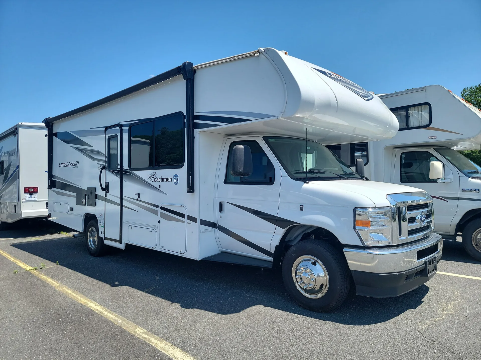 2025 Coachmen Leprechaun 260DS - Photo 2