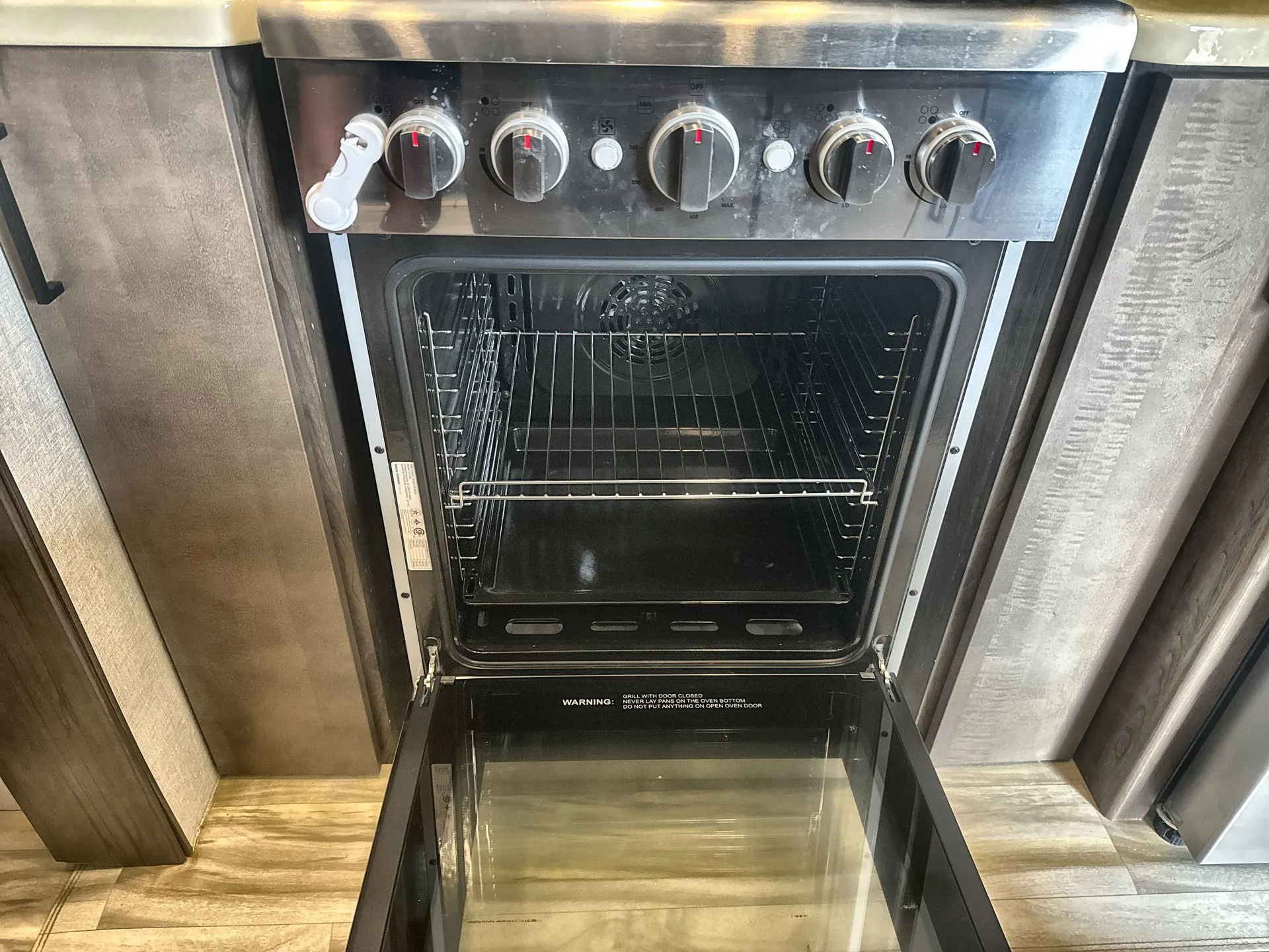 2021 Alliance RV Valor 36V11 - Photo 4