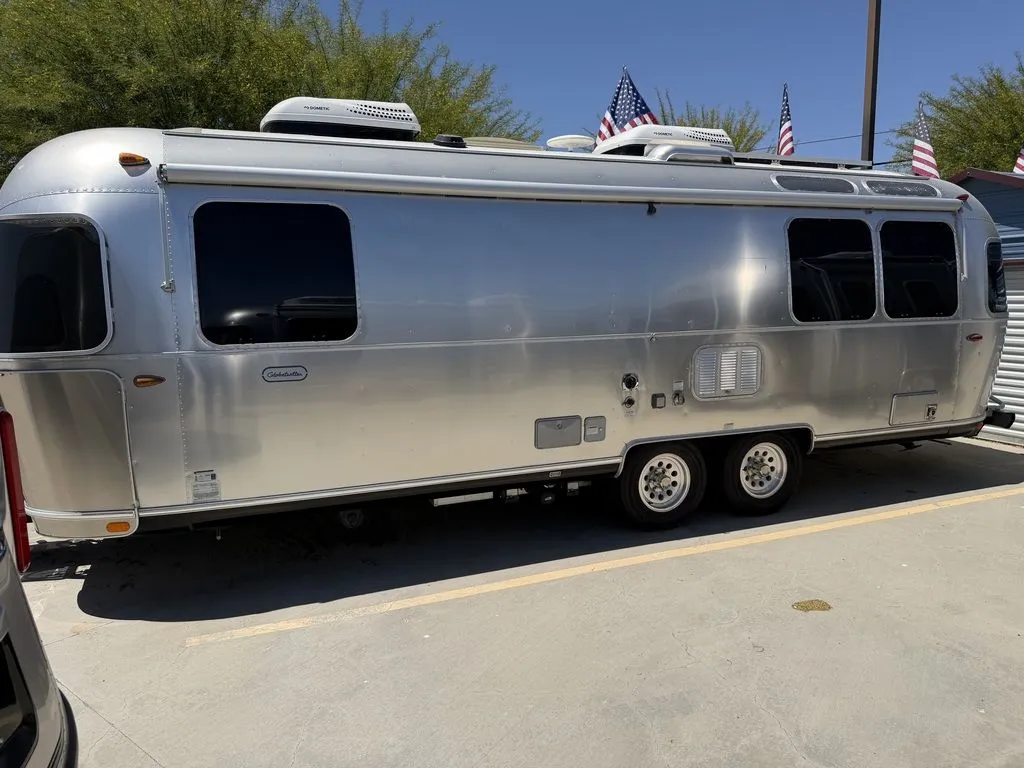 2019 Airstream Globetrotter® Globetrotter - Photo 4