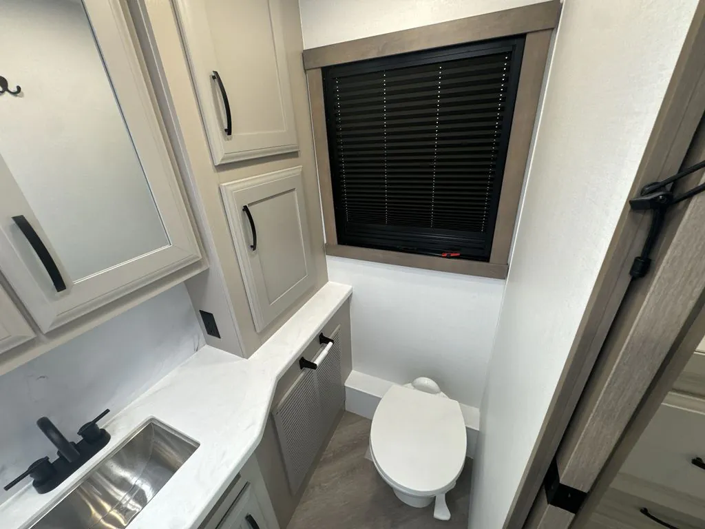 2027 Entegra Coach Emblem 36U, Photos photo 16