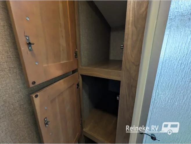 2016 Keystone Montana 3791RD - Photo 3