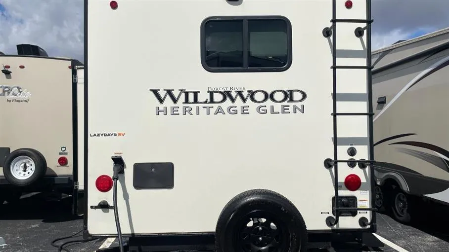 2022 Forest River Wildwood Heritage Glen Hyper-Lyte 25RBHL — Photo 5