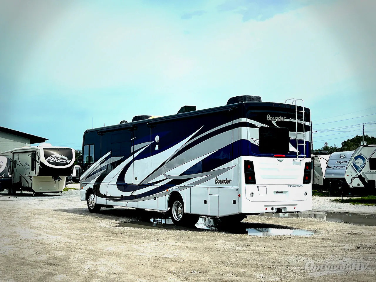 2020 Fleetwood Bounder 35P - Photo 4