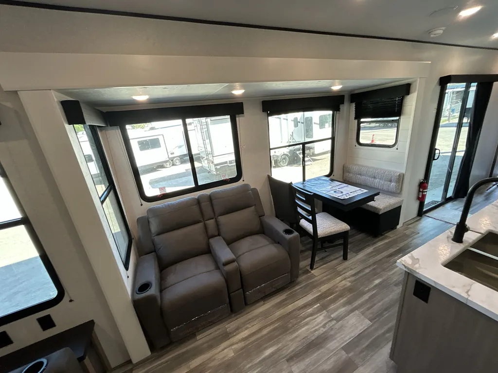 2026 Jayco Jay Flight Bungalow 401FLTS DS, Photos photo 42