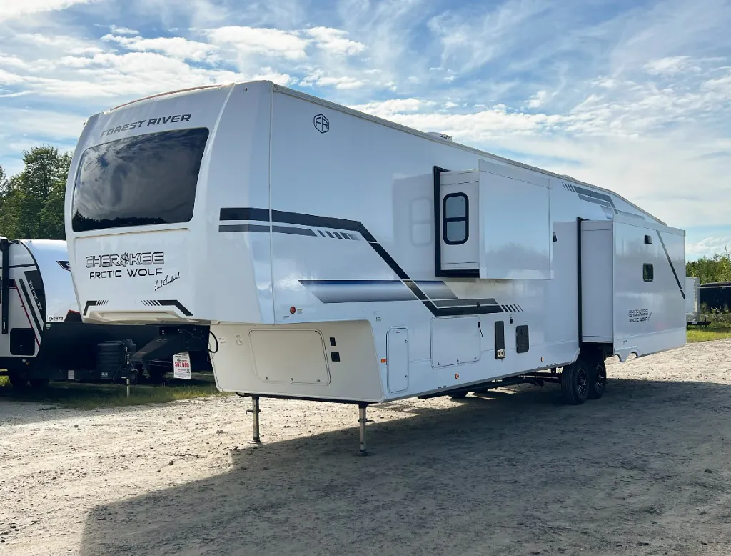 2026 Forest River Cherokee Arctic Wolf 38LEAHG - Photo 3
