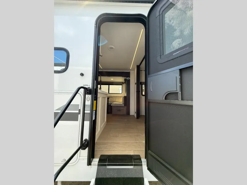 2026 Forest River Cherokee Alpha Wolf 29TB, Photos photo 3