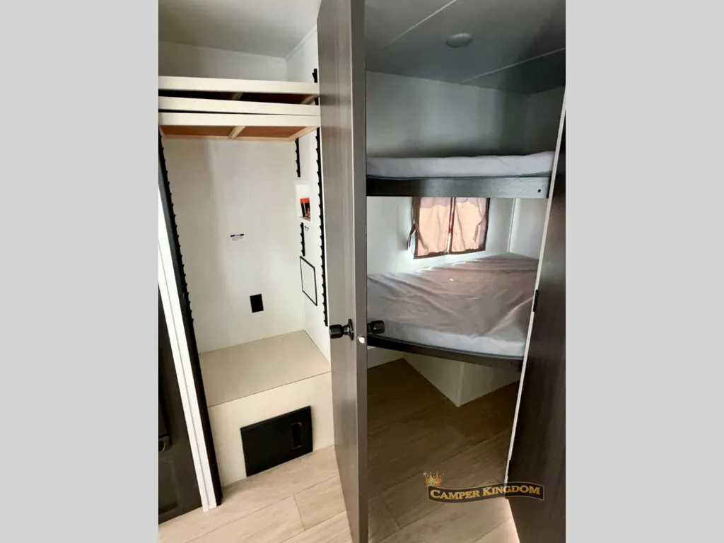 2027 Shasta I-5 527BHS, Photos photo 13