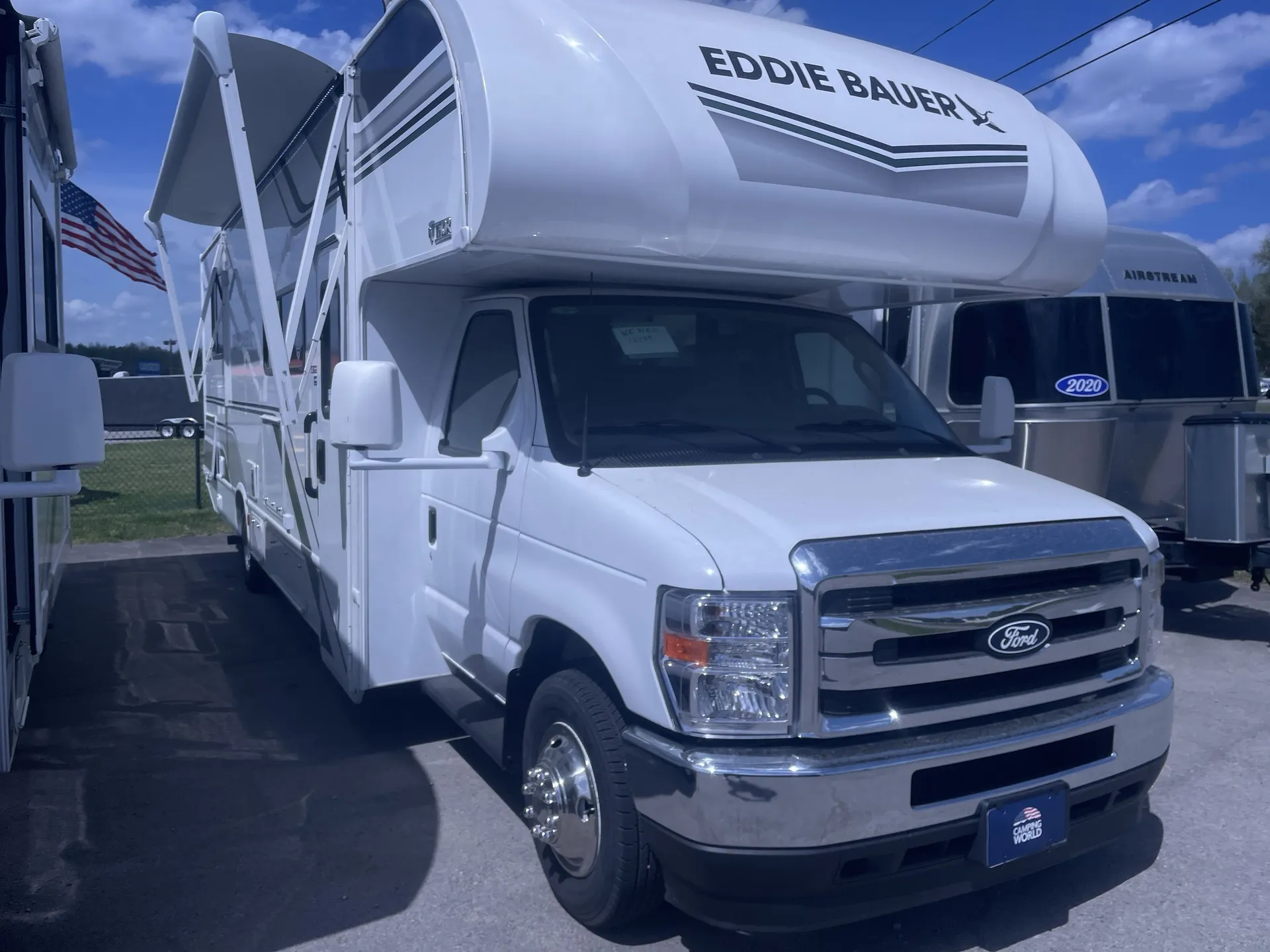 2026 Thor Motor Coach Eddie Bauer 31ED - Photo 2