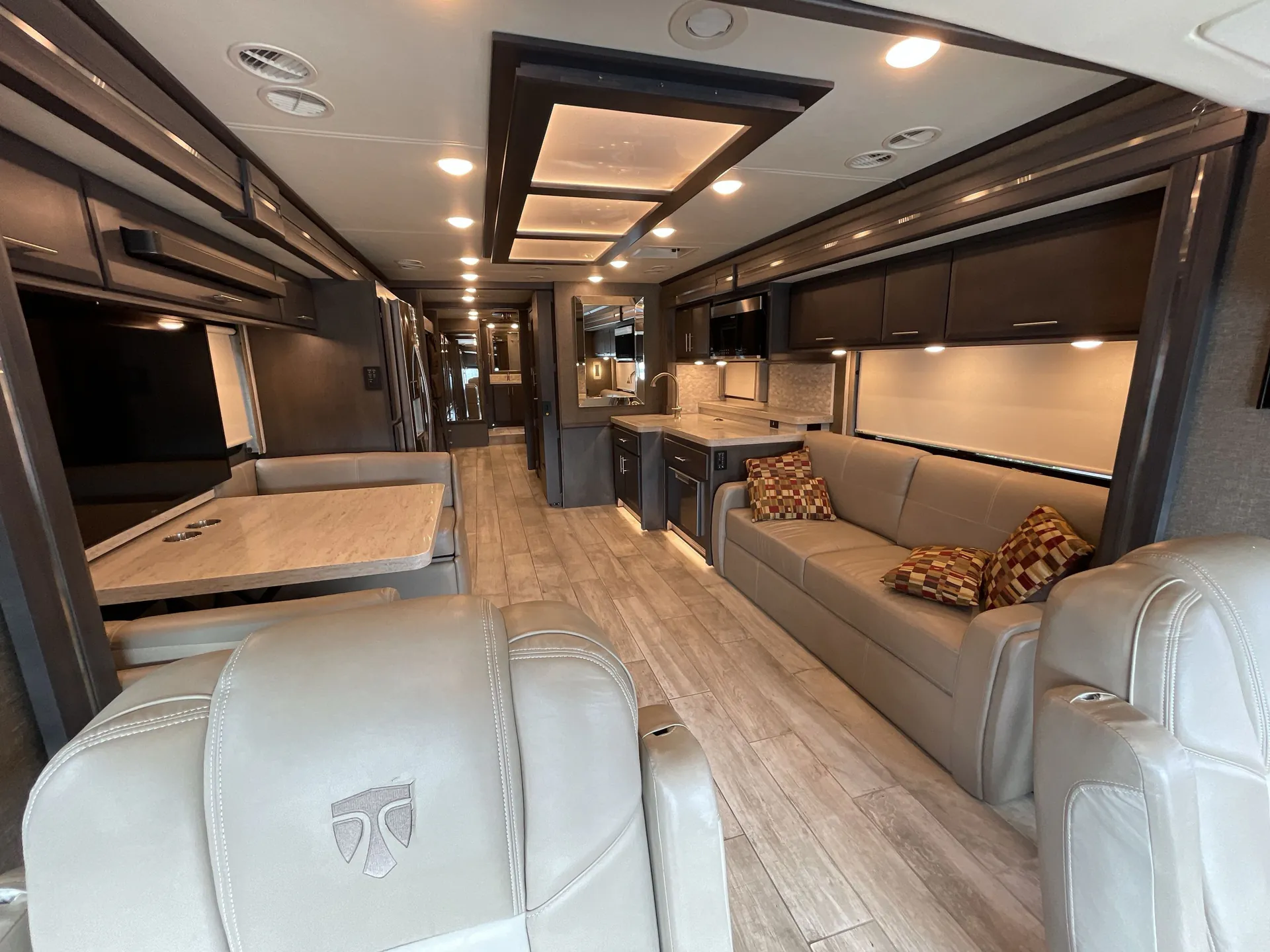 2021 Thor Motor Coach Venetian B42 — living area main