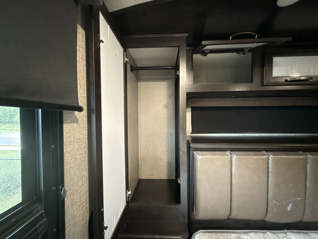 2018 Grand Design Momentum 376TH, Photos photo 20