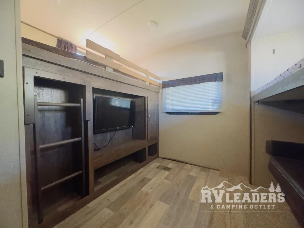 2017 Forest River Vibe 313BHS, Photos photo 33