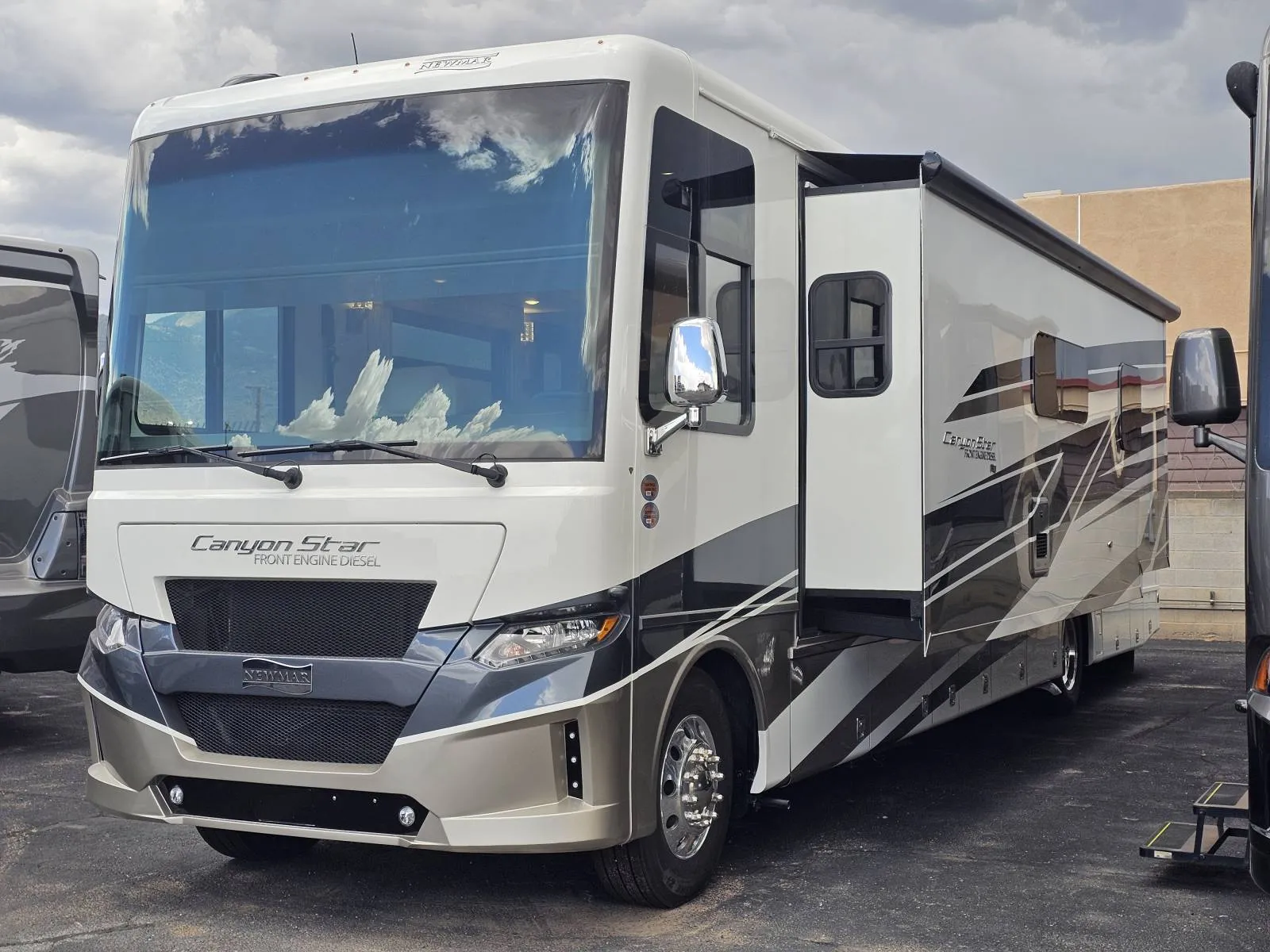 2026 Newmar Canyon Star 3947 - Photo 3