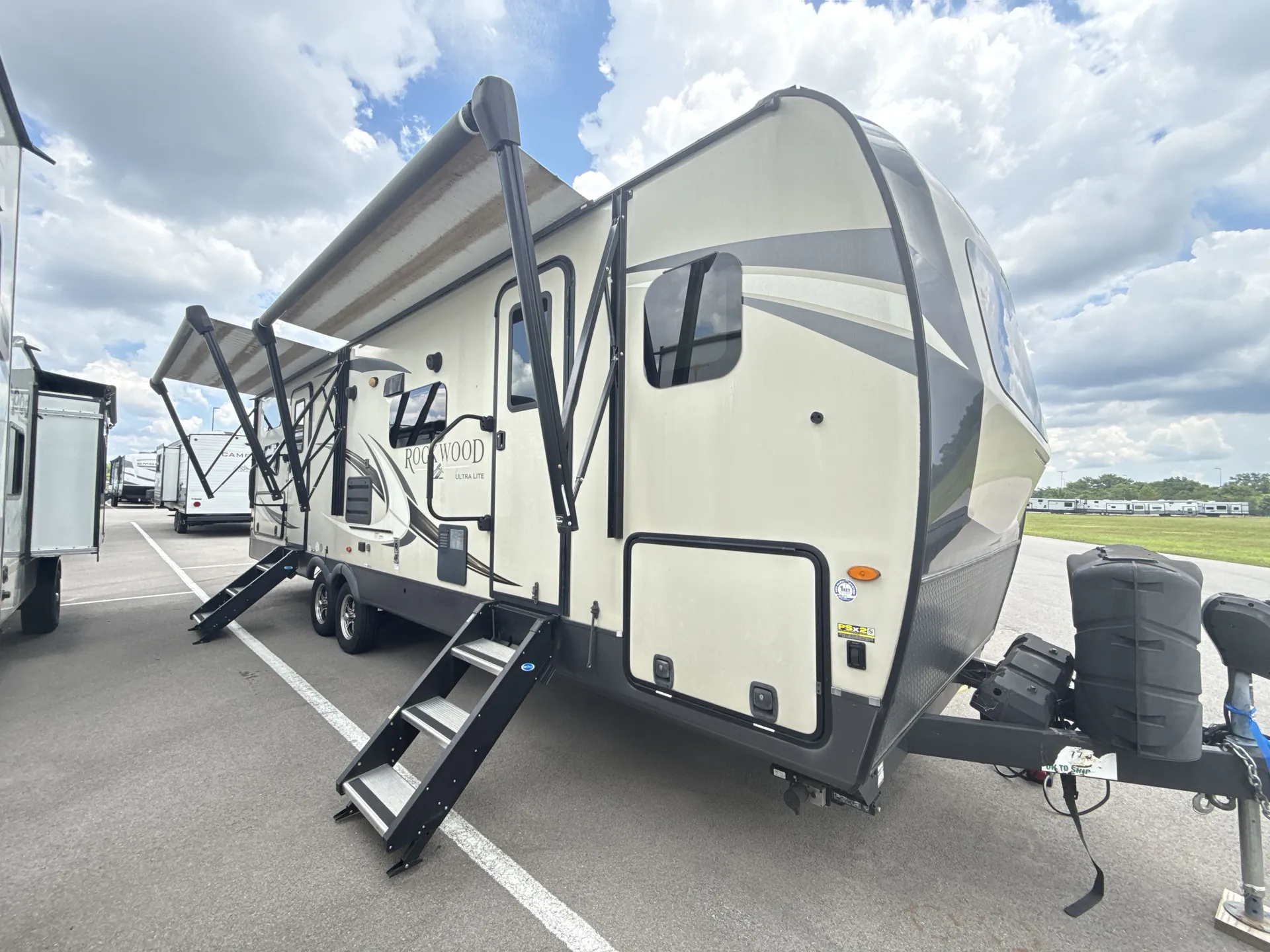 2021 Forest River Rockwood Ultra Lite 2706WS — campside