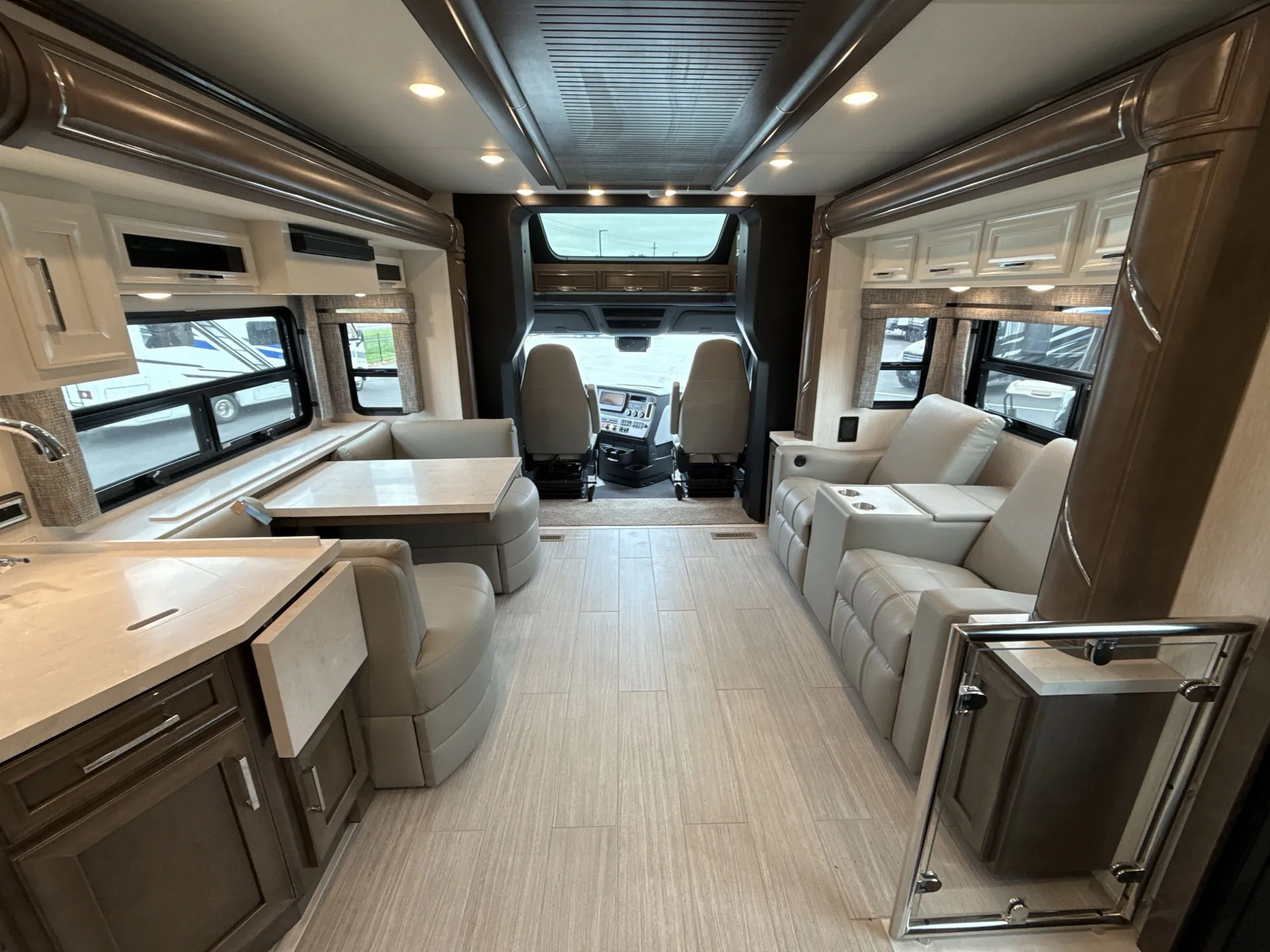 2026 newmar Supreme Aire 4530 — living area main
