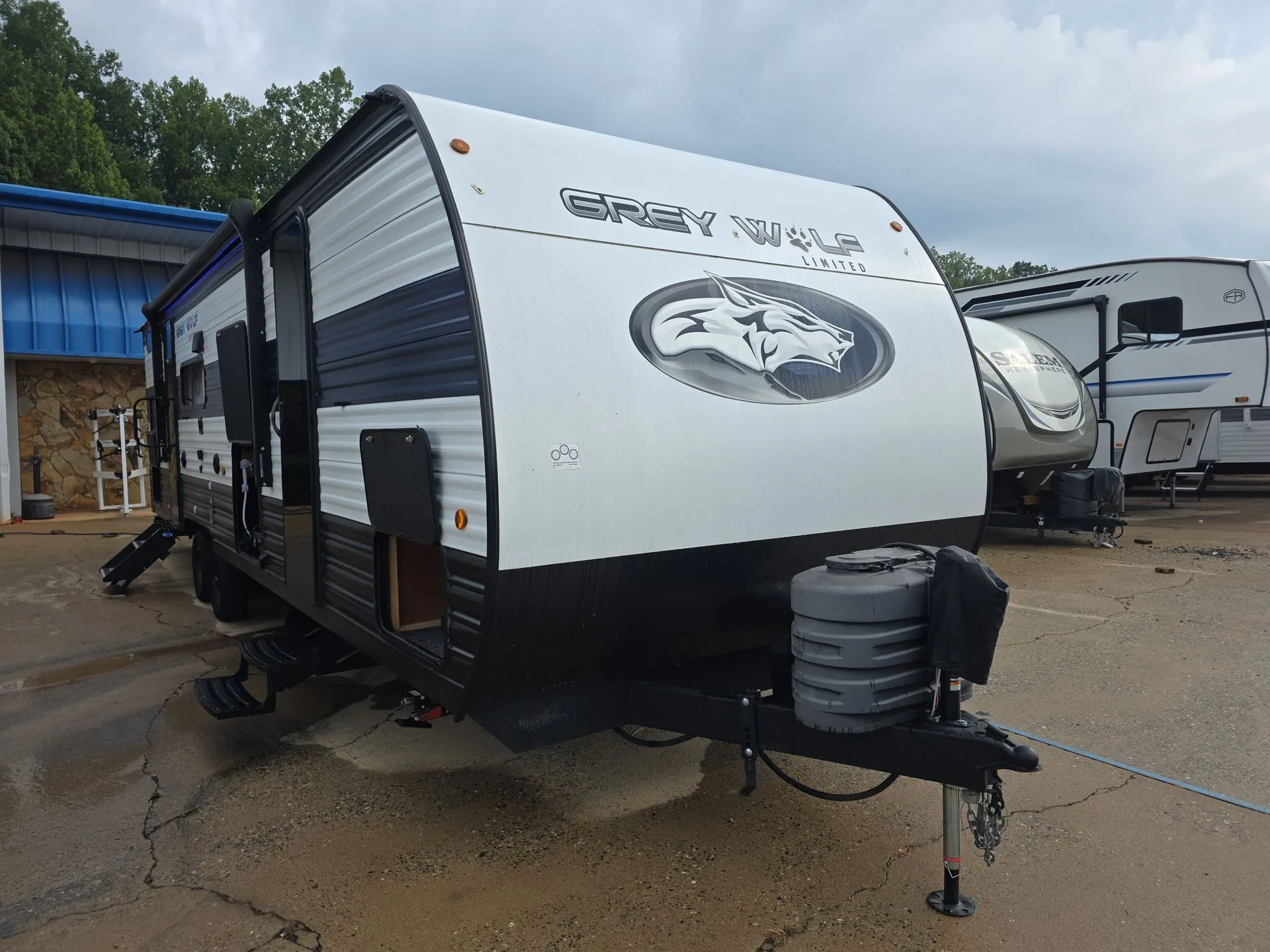 2024 Forest River Cherokee Grey Wolf 27DBH