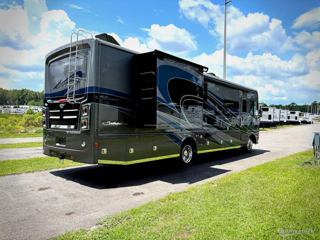2022 Fleetwood Southwind 35K - Photo 3
