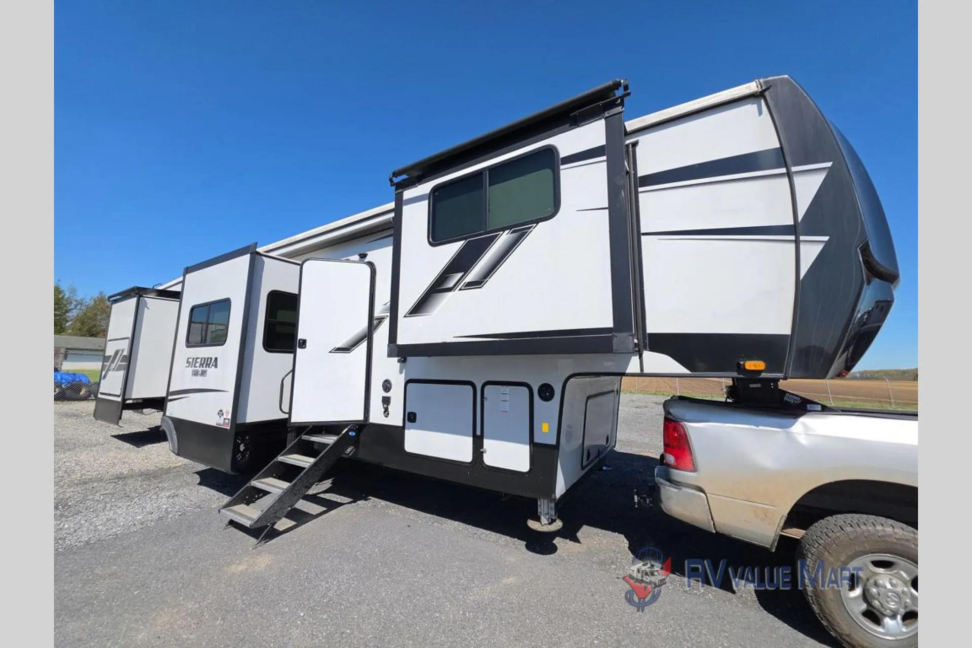2022 Forest River Sierra Luxury 38FKOK - Photo 2