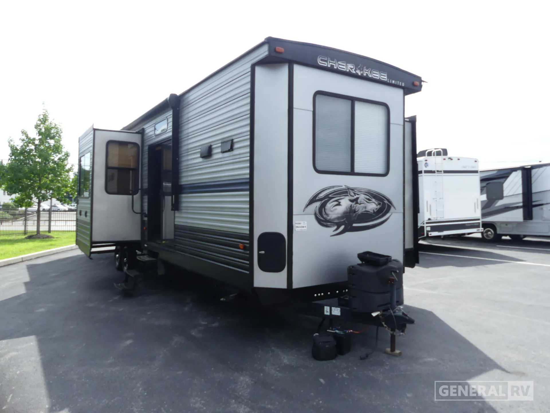 2020 Forest River Cherokee 39CL - Photo 2