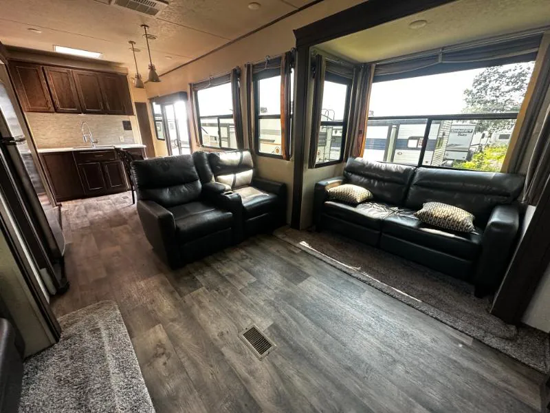 2018 Forest River Salem Villa Estate 395RET, Photos photo 17