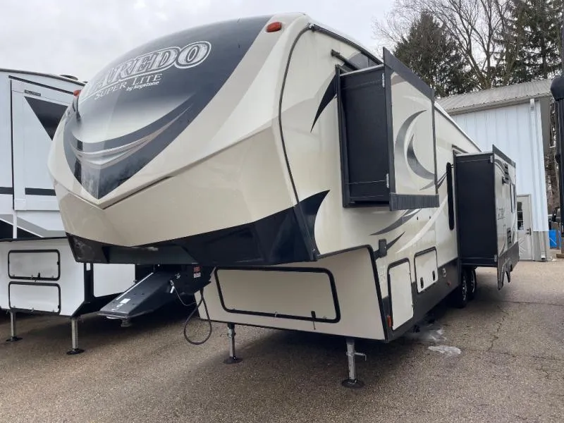 2018 Keystone Laredo 298SRL - Photo 4