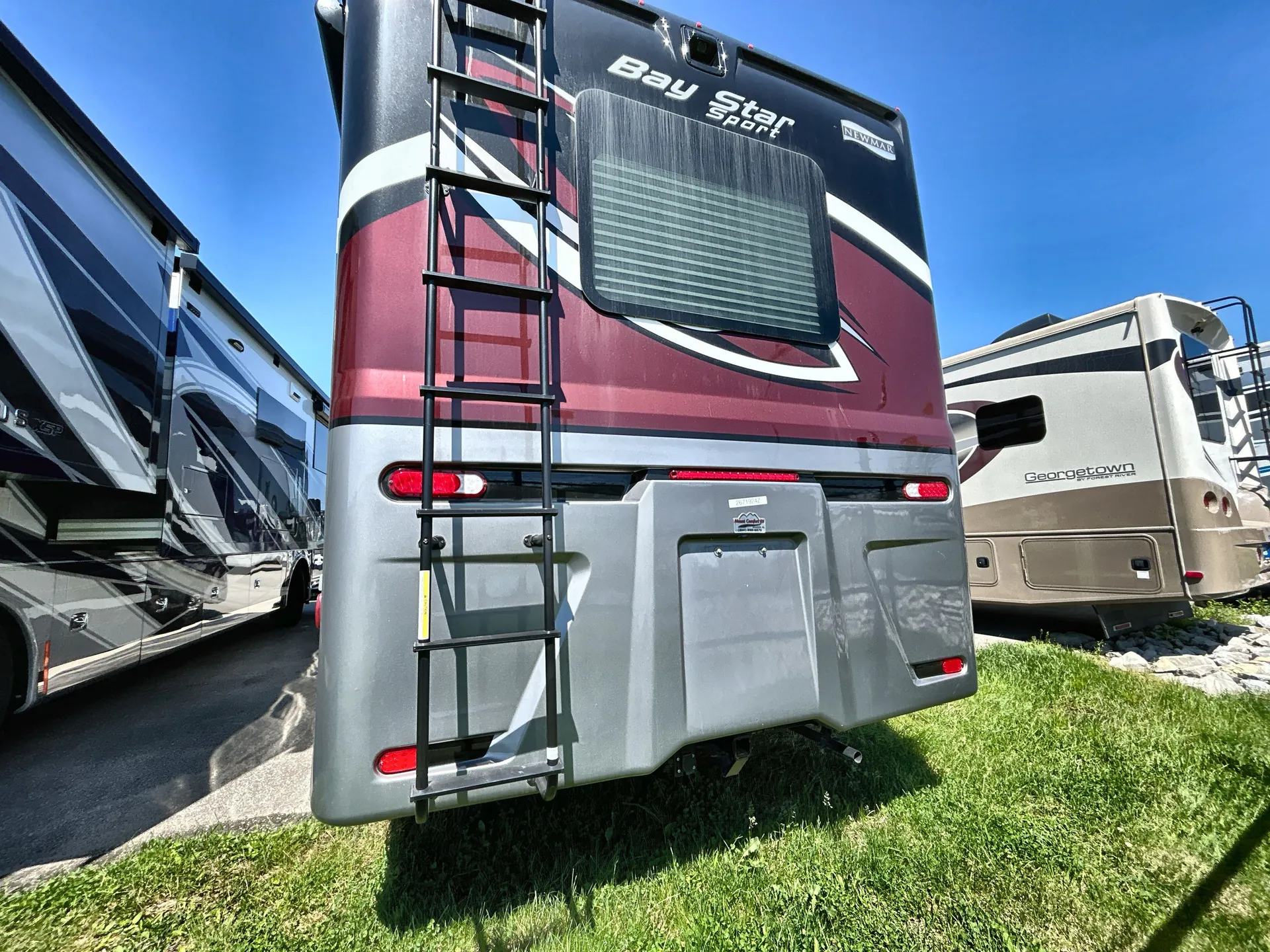 2022 Newmar Bay Star Sport 3315 — living area main