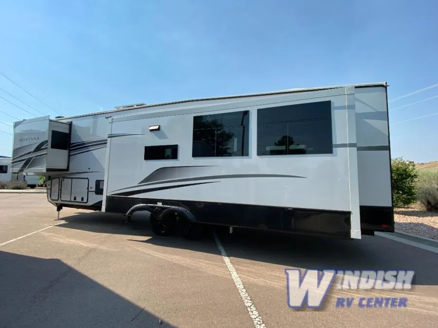2025 Keystone Montana 3532SP - Photo 3