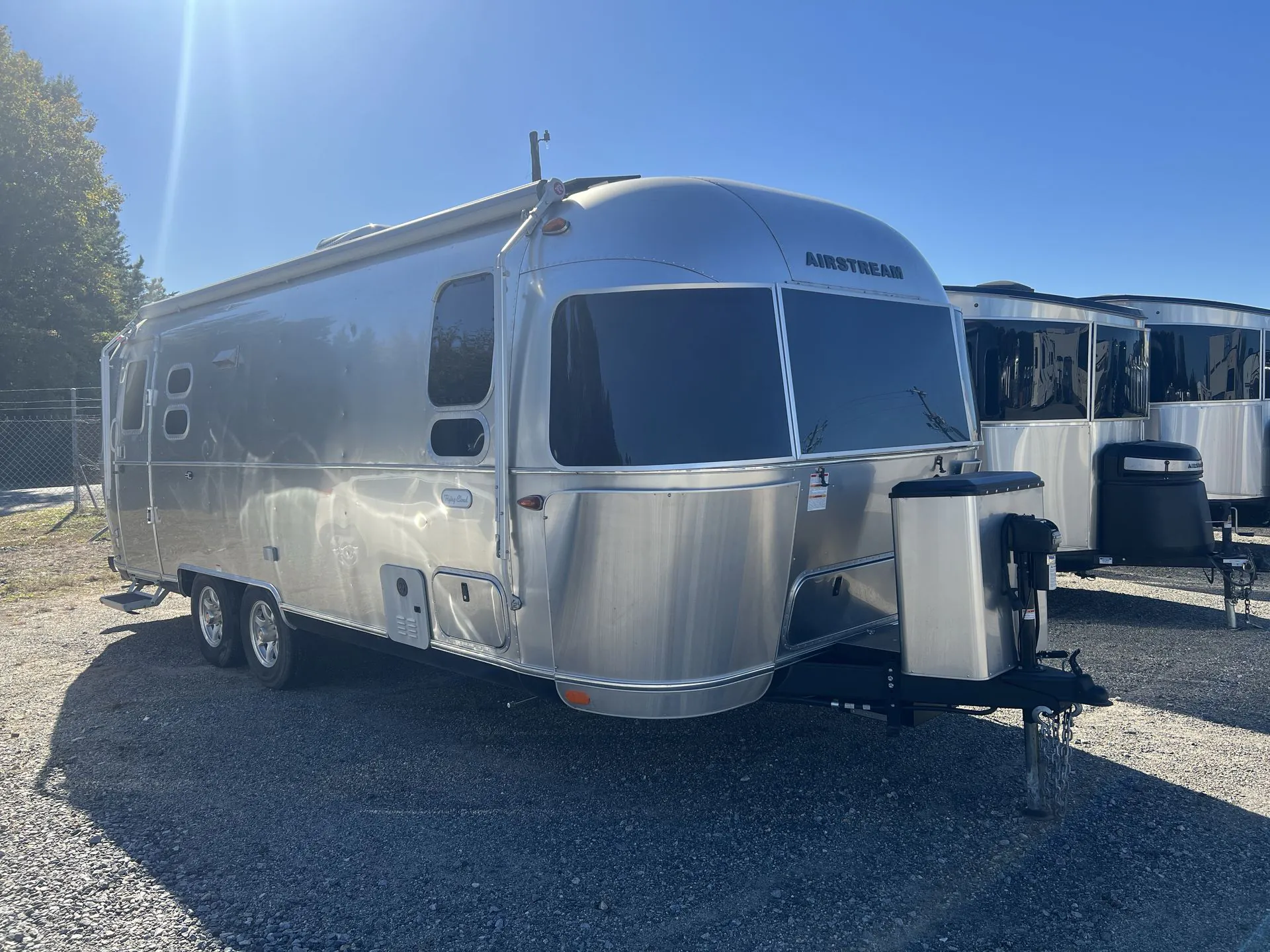 2023 Airstream Flying Cloud 25FB Twin - Photo 2