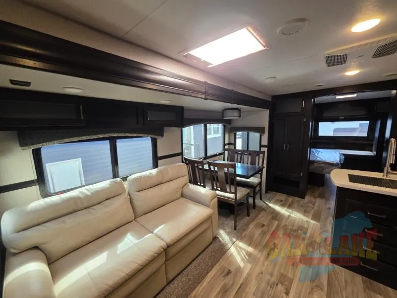 2021 Venture RV SportTrek Touring Edition 302VRB - Photo 4