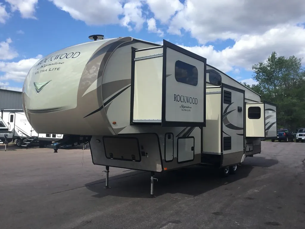 2019 Forest River RV Rockwood Signature Ultra Lite 8297S - Photo 3