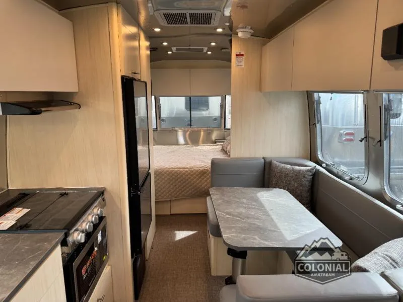 2026 Airstream Flying Cloud 23FB - Photo 3